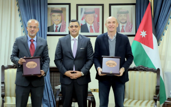 لجنة الشباب والرياضة والثقافة النيابية تكرم الحمود والعرجان لجنة الشباب والرياضة والثقافة النيابية تكرم الحمود والعرجان