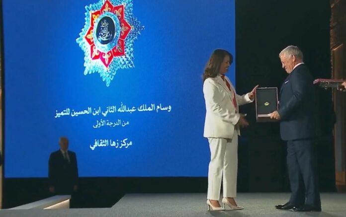 الملك ينعم على مركز زها الثقافي بوسام الملك عبدالله الثاني للتميز الملك ينعم على مركز زها الثقافي بوسام الملك عبدالله الثاني للتميز