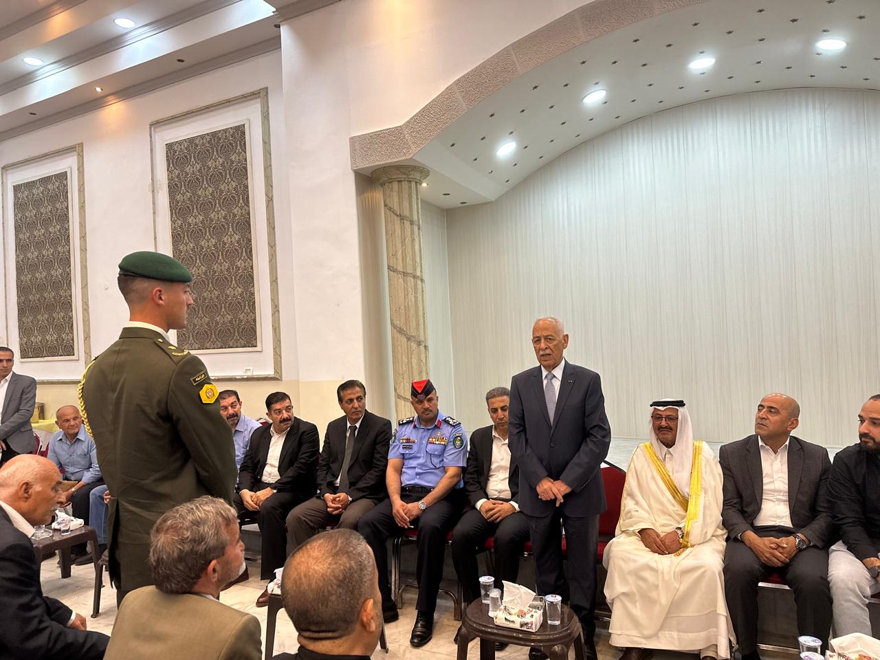 مندوبا عن الملك وولي العهد .. العيسوي يعزي عشيرة المقابلة
