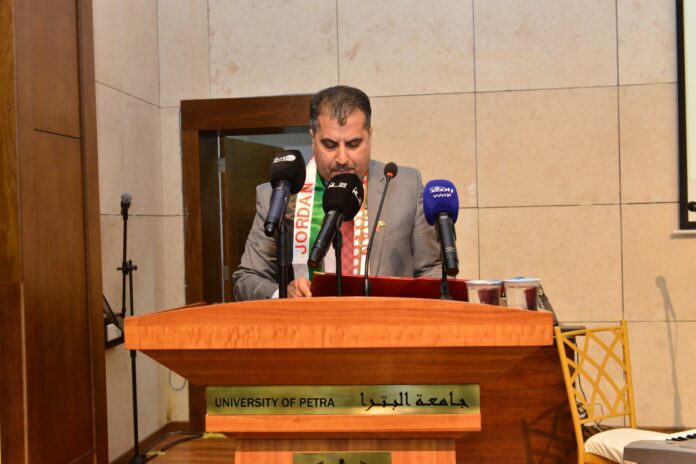 جامعة البترا تحتفل بعيد الاستقلال الثامن والسبعين جامعة البترا تحتفل بعيد الاستقلال الثامن والسبعين