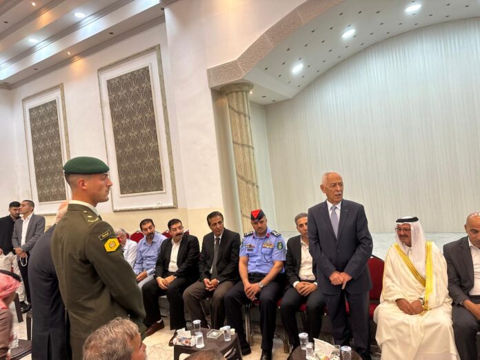 مندوبا عن الملك وولي العهد .. العيسوي يعزي عشيرة المقابلة مندوبا عن الملك وولي العهد .. العيسوي يعزي عشيرة المقابلة