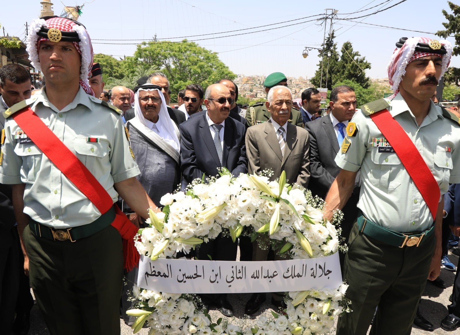 مندوبا عن الملك وولي العهد .. العيسوي يشارك في تشييع جثمان نذير رشيد