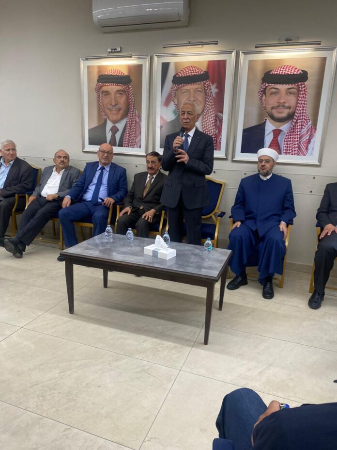 مندوبا عن الملك وولي العهد .. العيسوي يعزي عشيرة المجالي مندوبا عن الملك وولي العهد .. العيسوي يعزي عشيرة المجالي