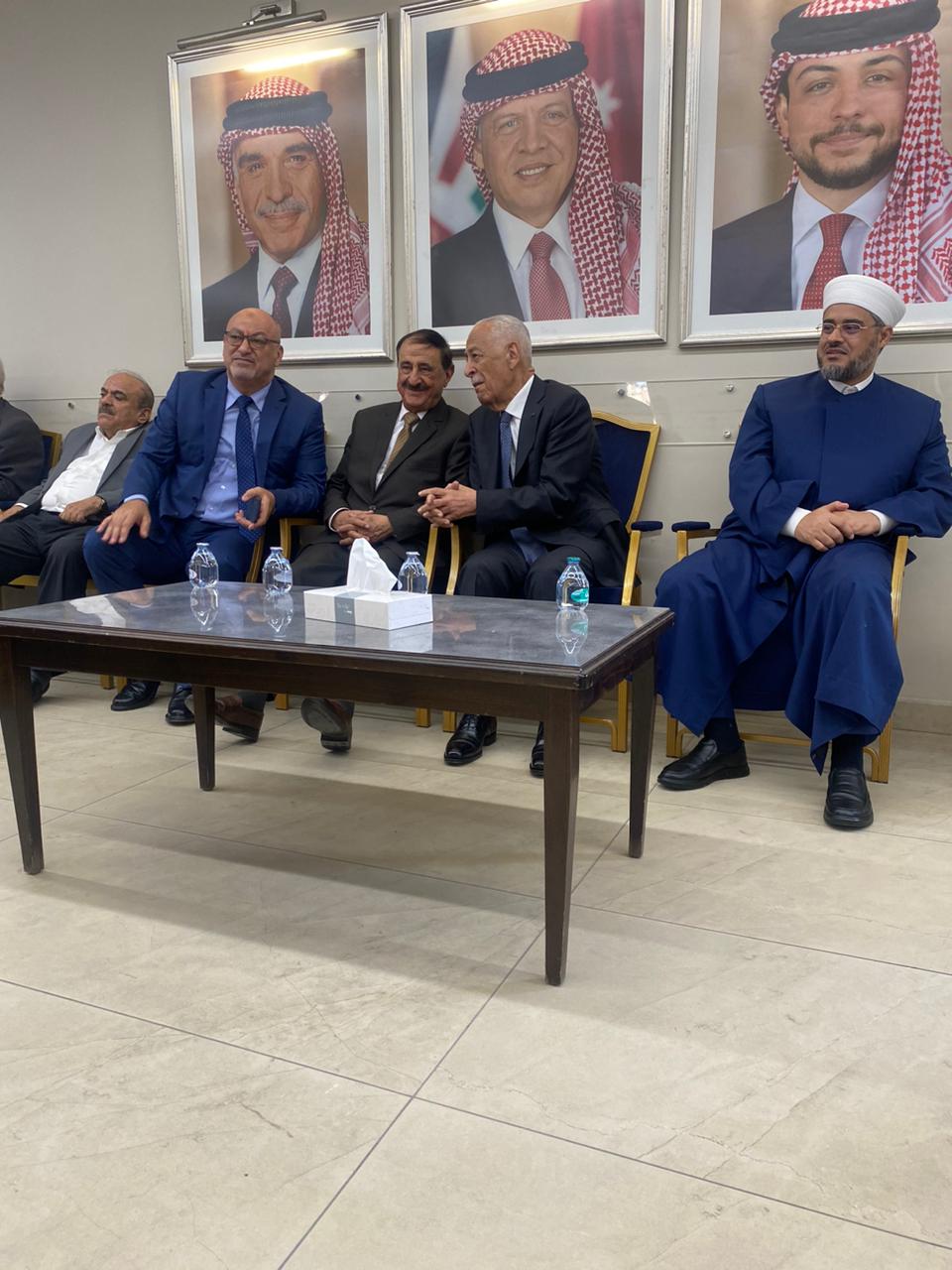 مندوبا عن الملك وولي العهد .. العيسوي يعزي عشيرة المجالي