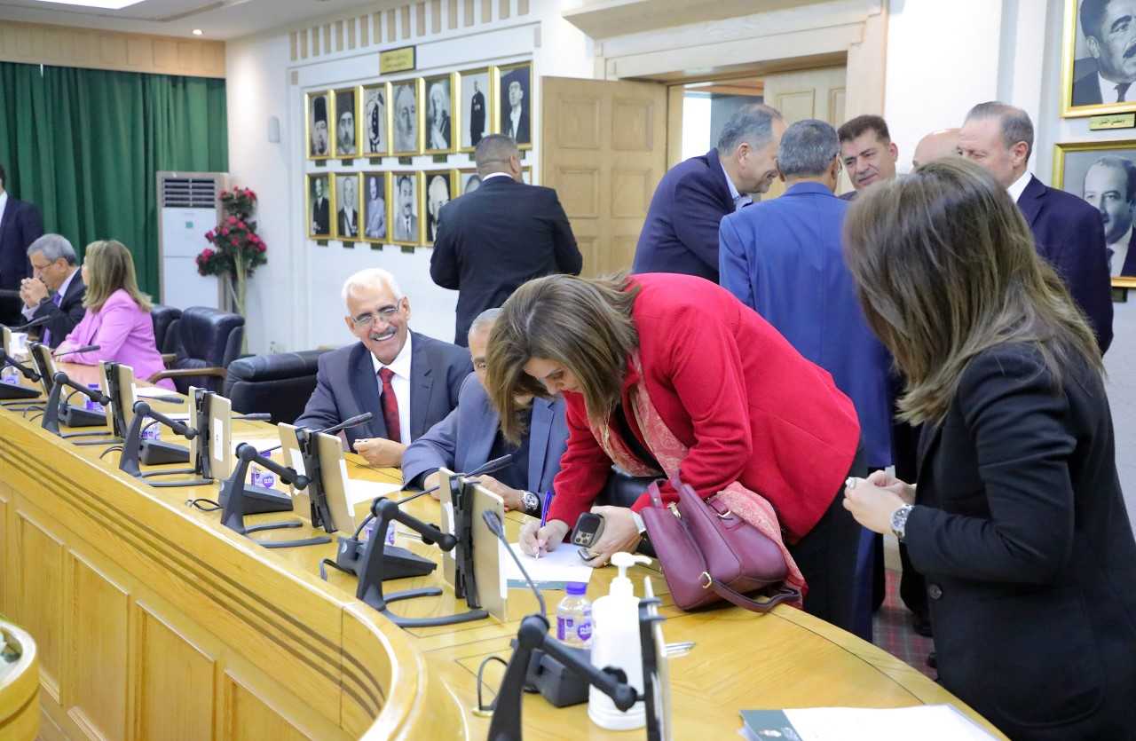 الأعيان ينتخب رؤساء ومقرري لجانه الدائمة الأعيان ينتخب رؤساء ومقرري لجانه الدائمة