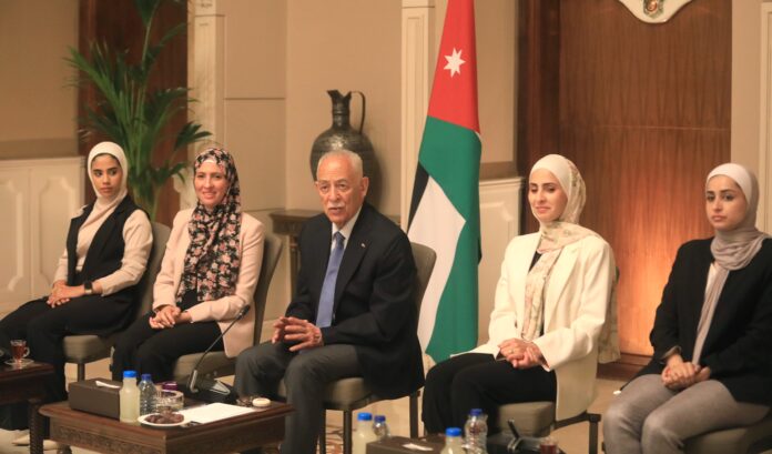 رئيس الديوان الملكي الهاشمي يلتقي رؤساء جمعيات وناشطين اجتماعيين