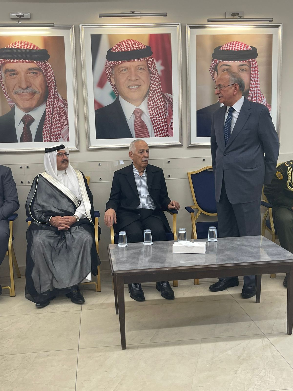 مندوبا عن الملك وولي العهد.. العيسوي يعزي عشيرة المجالي