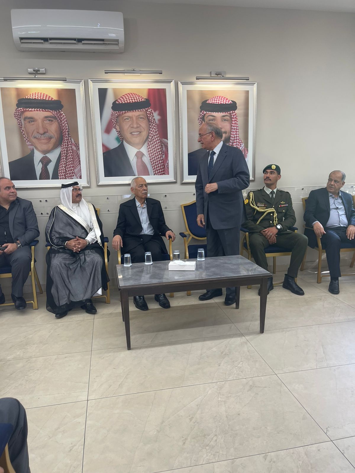 مندوبا عن الملك وولي العهد.. العيسوي يعزي عشيرة المجالي
