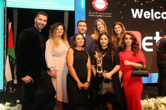 فوز لويال بجائزة الدرع الذهبي والمرتبة الأولى في مسابقة 2024detex للإبداع العطري فوز لويال بجائزة الدرع الذهبي والمرتبة الأولى في مسابقة 2024detex للإبداع العطري