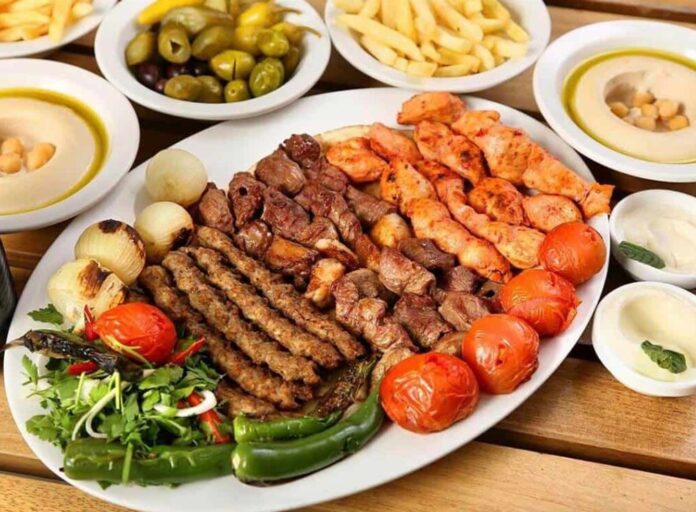 محمد الملاك يهنئ بإفتتاح مطعم سماء السلط