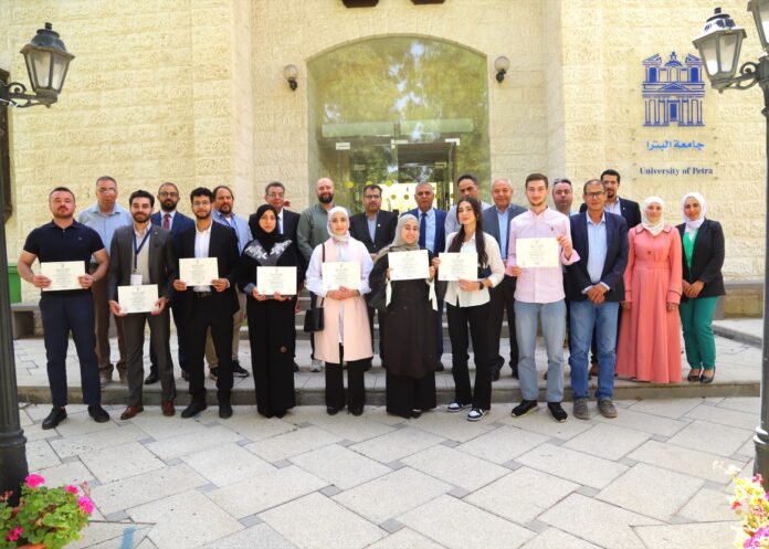 جامعة البترا تخرج طلبة الدبلوم المهني في 