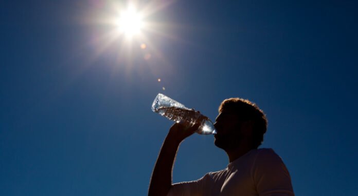 كتلة هوائية جافة وحارة اليوم وحتى الثلاثاء كتلة هوائية جافة وحارة اليوم وحتى الثلاثاء