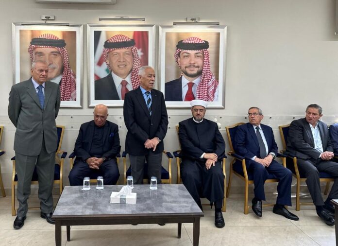 مندوبا عن الملك وولي العهد.. رئيس الديوان يعزي عشيرة المدادحة