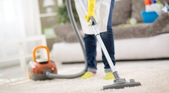 نقابة أصحاب مكاتب استقدام العاملين بالمنازل تنفذ اعتصام أمام وزارة العمل