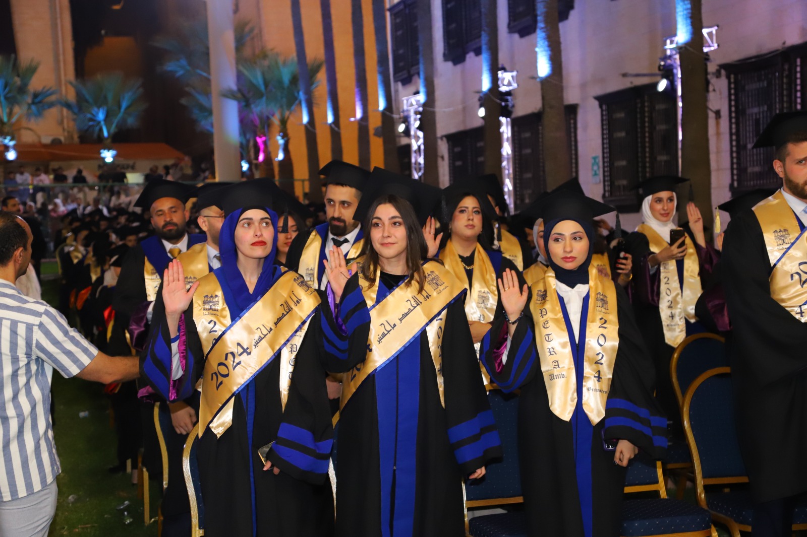 جامعة البترا تحتفل بتخريج طلبة الفصل الثاني من الفوج الثلاثين - صور