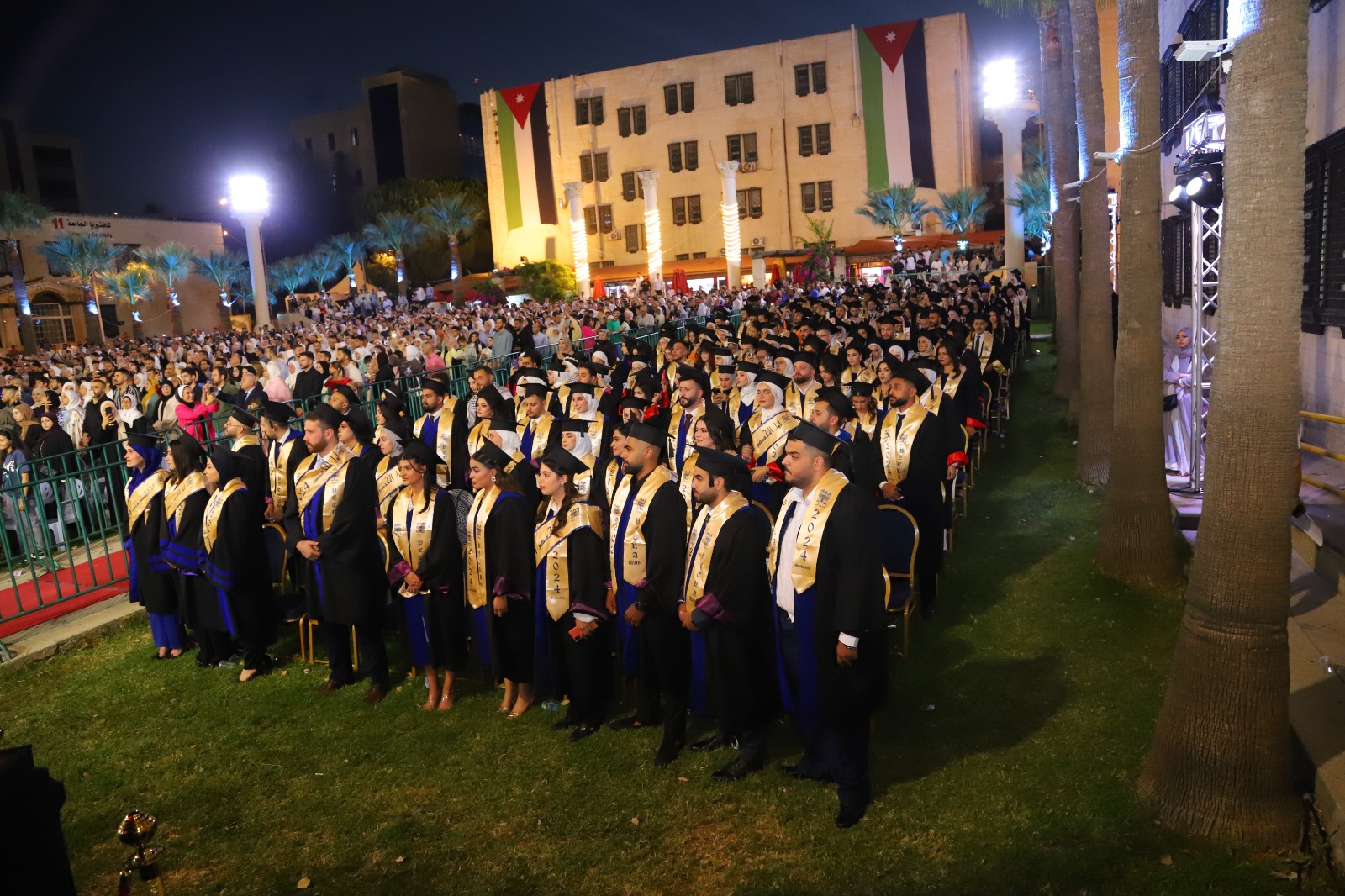 جامعة البترا تحتفل بتخريج طلبة الفصل الثاني من الفوج الثلاثين - صور