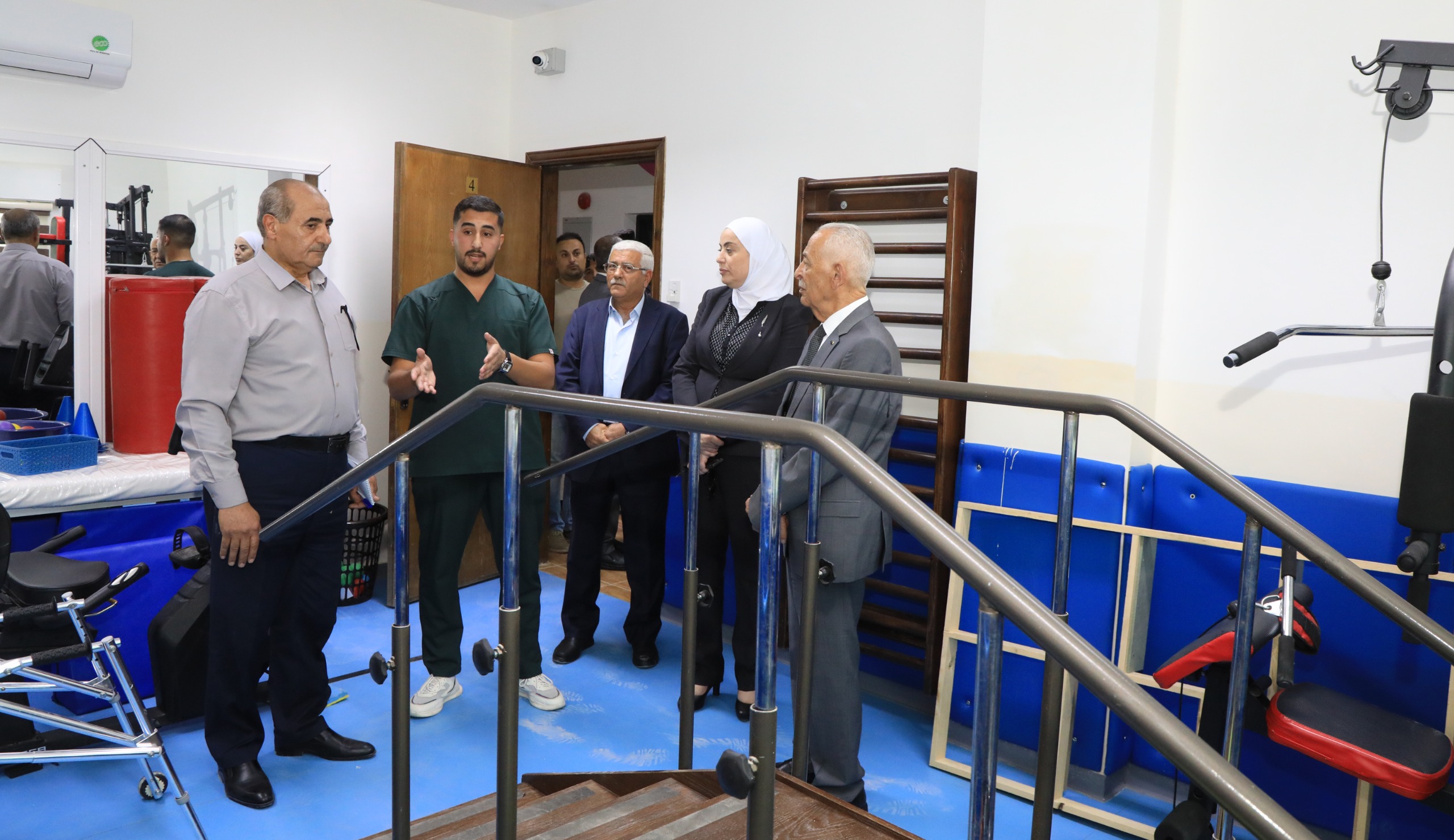 رئيس الديوان الملكي يفتتح ويتفقد مشاريع مبادرات ملكية بالرمثا - صور
