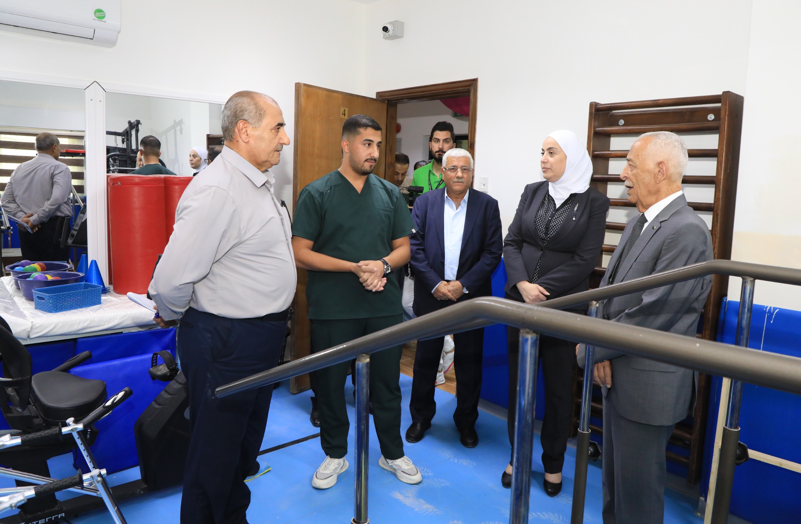 رئيس الديوان الملكي يفتتح ويتفقد مشاريع مبادرات ملكية بالرمثا - صور