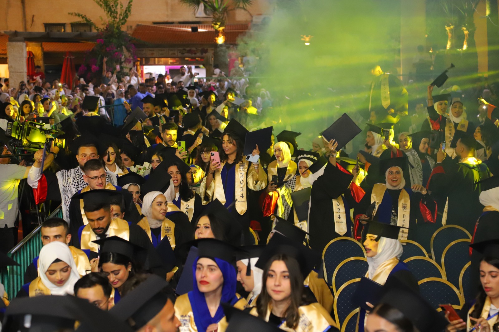 جامعة البترا تحتفل بتخريج طلبة الفصل الثاني من الفوج الثلاثين - صور