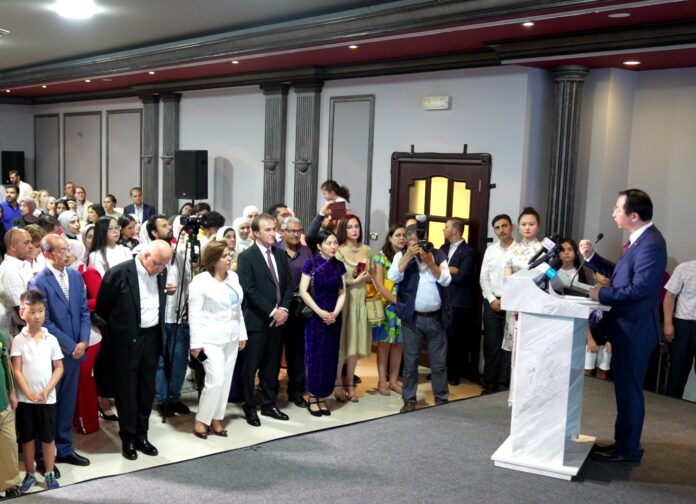 السفير الصيني : الشاي يعزز التبادل الثقافي ويعمق الصداقة بين الشعوب