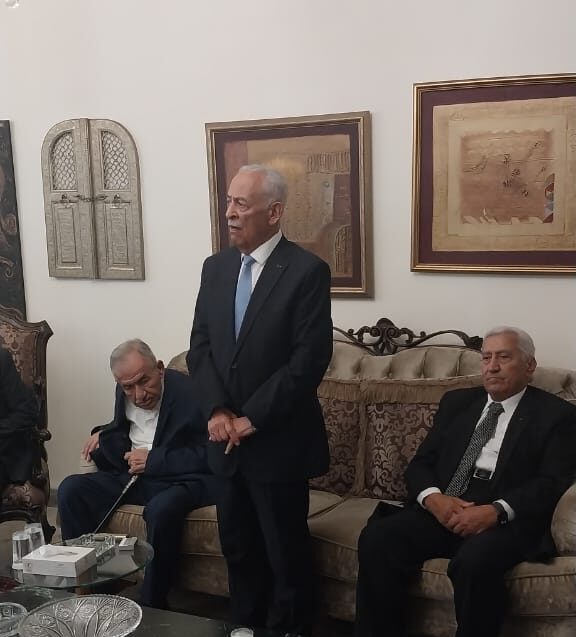 مندوبا عن الملك وولي العهد .. العيسوي يعزي آل الساكت