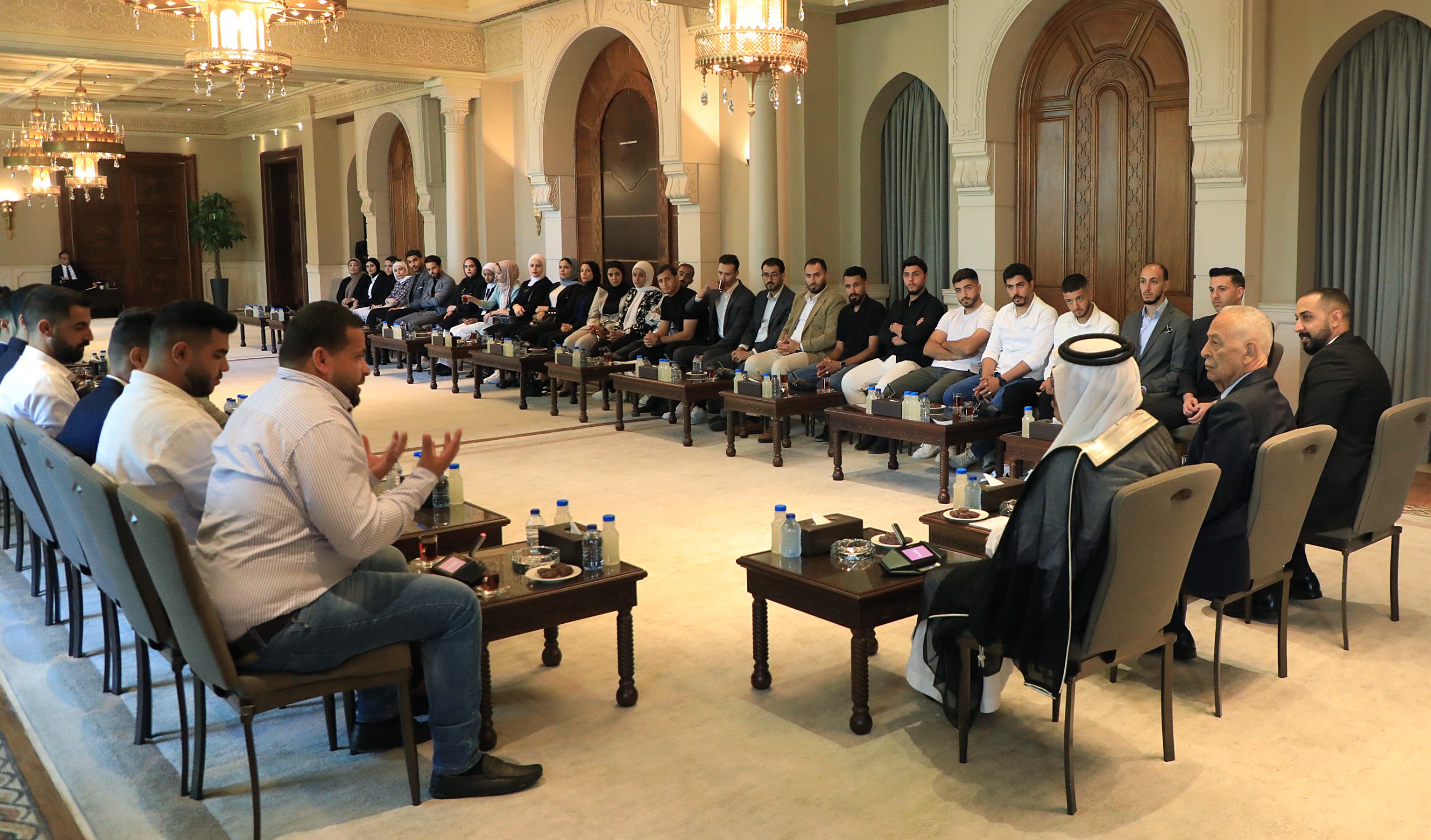 العيسوي يلتقي وفدا شبابيا من محافظة الرزقاء - صور