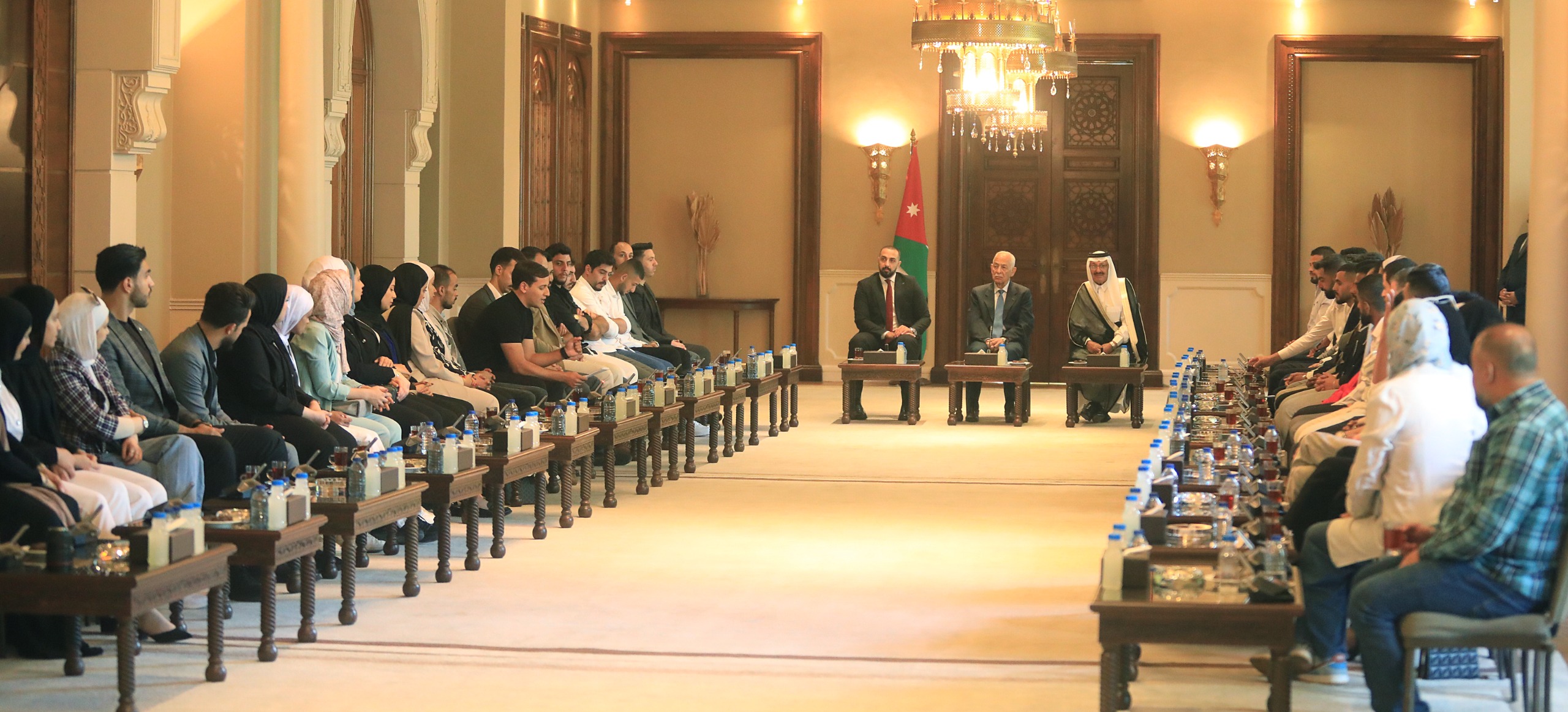 العيسوي يلتقي وفدا شبابيا من محافظة الرزقاء - صور