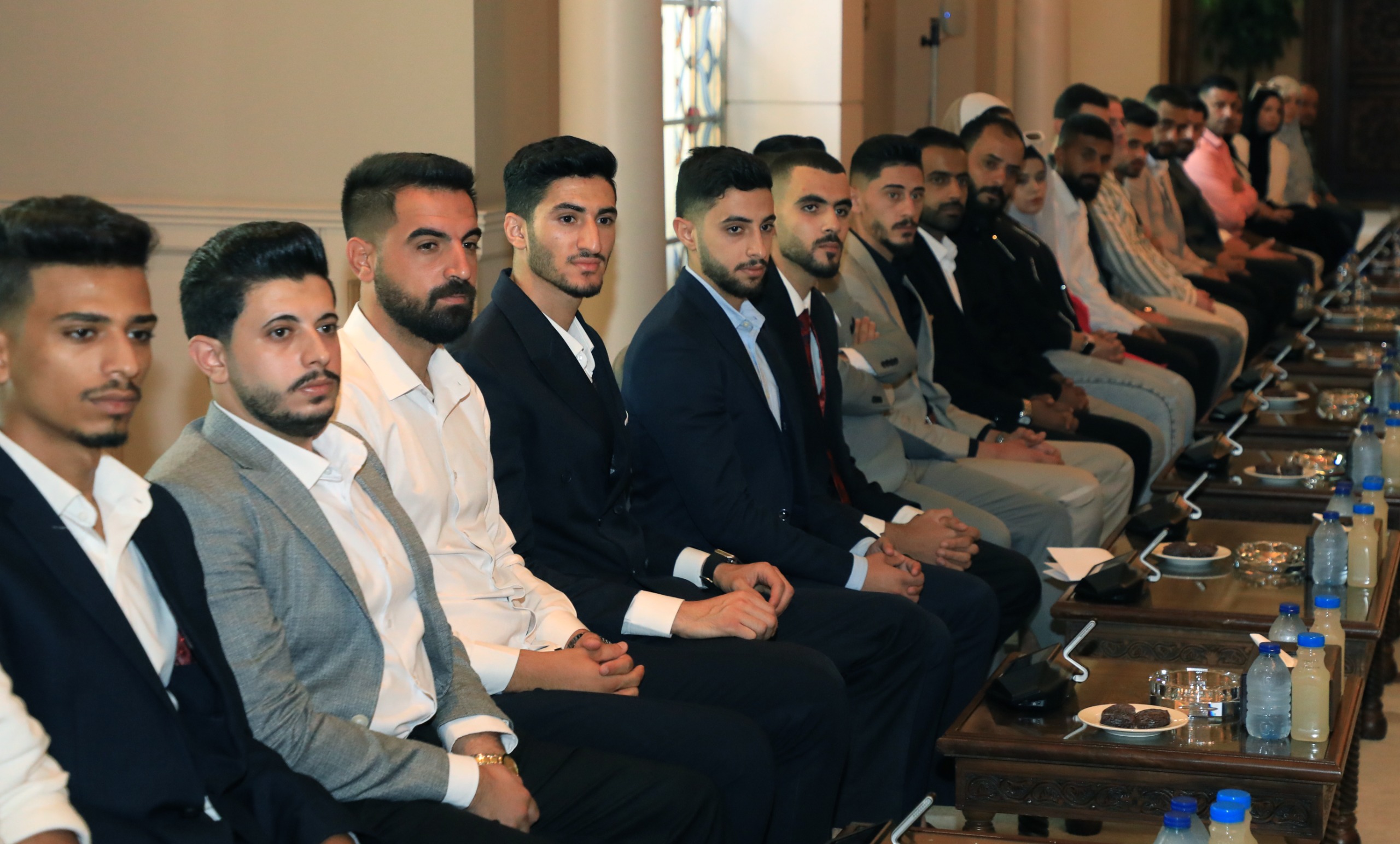 العيسوي يلتقي وفدا شبابيا من محافظة الرزقاء - صور