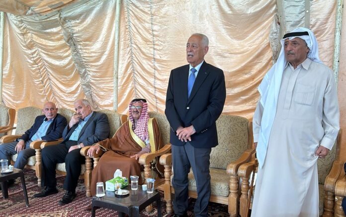 مندوبا عن الملك وولي العهد .. العيسوي يعزي عشائر العجارمة