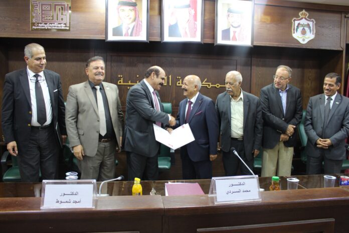 اتحاد الكتاب ينتدي حول 