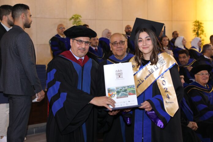 جامعة البترا تحتفل بتخريج طلبة الفصل الثاني من الفوج الثلاثين - صور