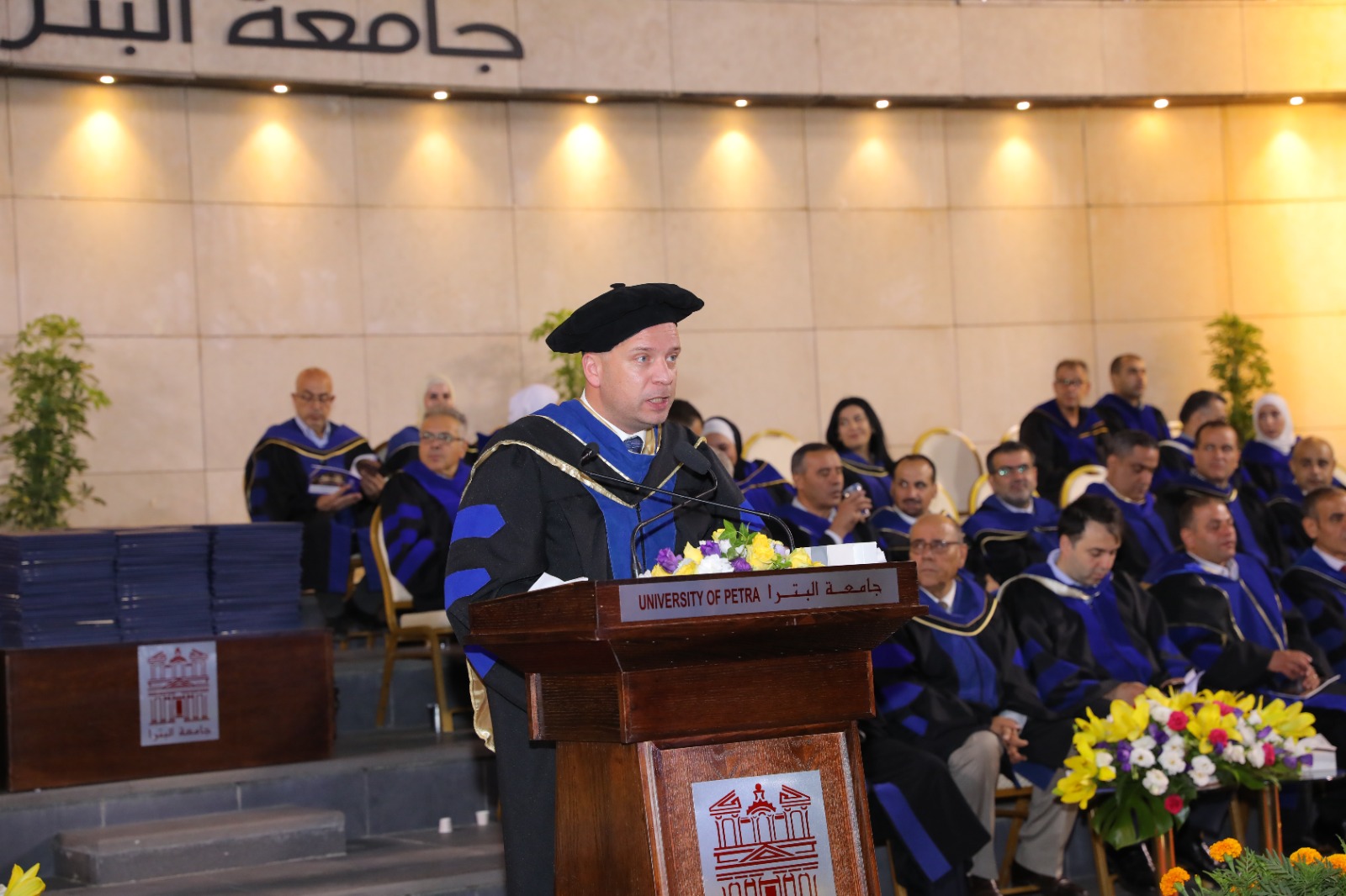 جامعة البترا تحتفل بتخريج طلبة الفصل الثاني من الفوج الثلاثين - صور
