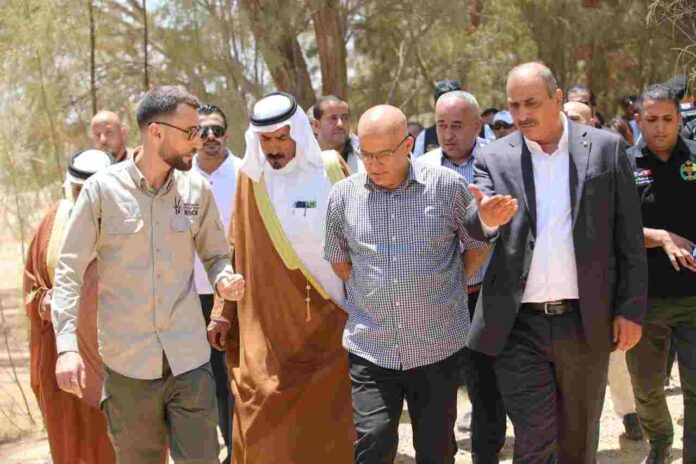 بدأت وزارة الاتصال الحكومي تنفيذ أولى الجولات الميدانية للإعلاميين والصحفيين ضمن برنامج 