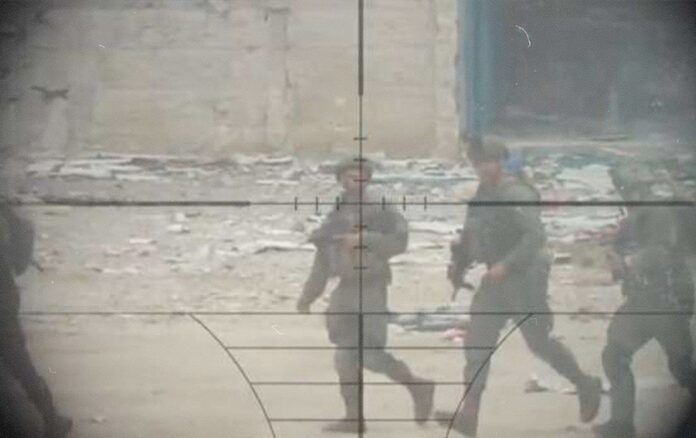 المستقل الاخباري اصابة جندي اسرائيلي بجروح خطيرة في معارك جنوب قطاع غزة