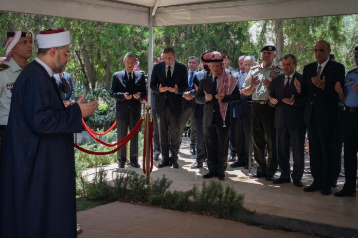 المستقل الاخباري الملك وولي العهد يشاركان في تشييع جثمان رئيس الوزراء الأسبق زيد الرفاعي