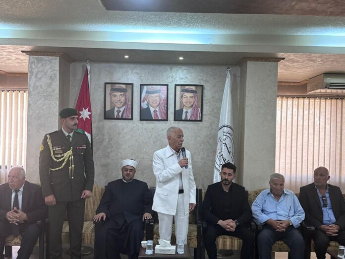 المستقل الاخباري مندوبا عن الملك وولي العهد..العيسوي يقدم واجب لعشيرتي الطويقات وحتر المستقل الاخباري مندوبا عن الملك وولي العهد..العيسوي يقدم واجب لعشيرتي الطويقات وحتر