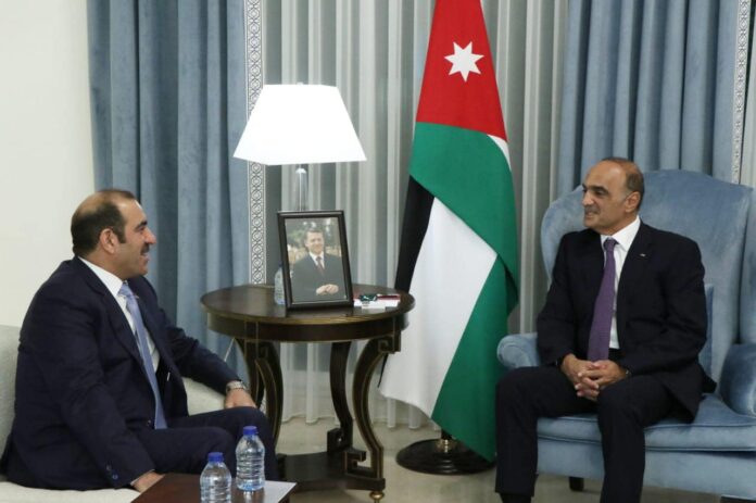 المستقل الاخباري الخصاونة لوزير الصناعة العراقي: ضرورة تسريع خطوات تنفيذ مشروعي الربط الكهربائي والمدينة الصناعية المستقل الاخباري الخصاونة لوزير الصناعة العراقي: ضرورة تسريع خطوات تنفيذ مشروعي الربط الكهربائي والمدينة الصناعية