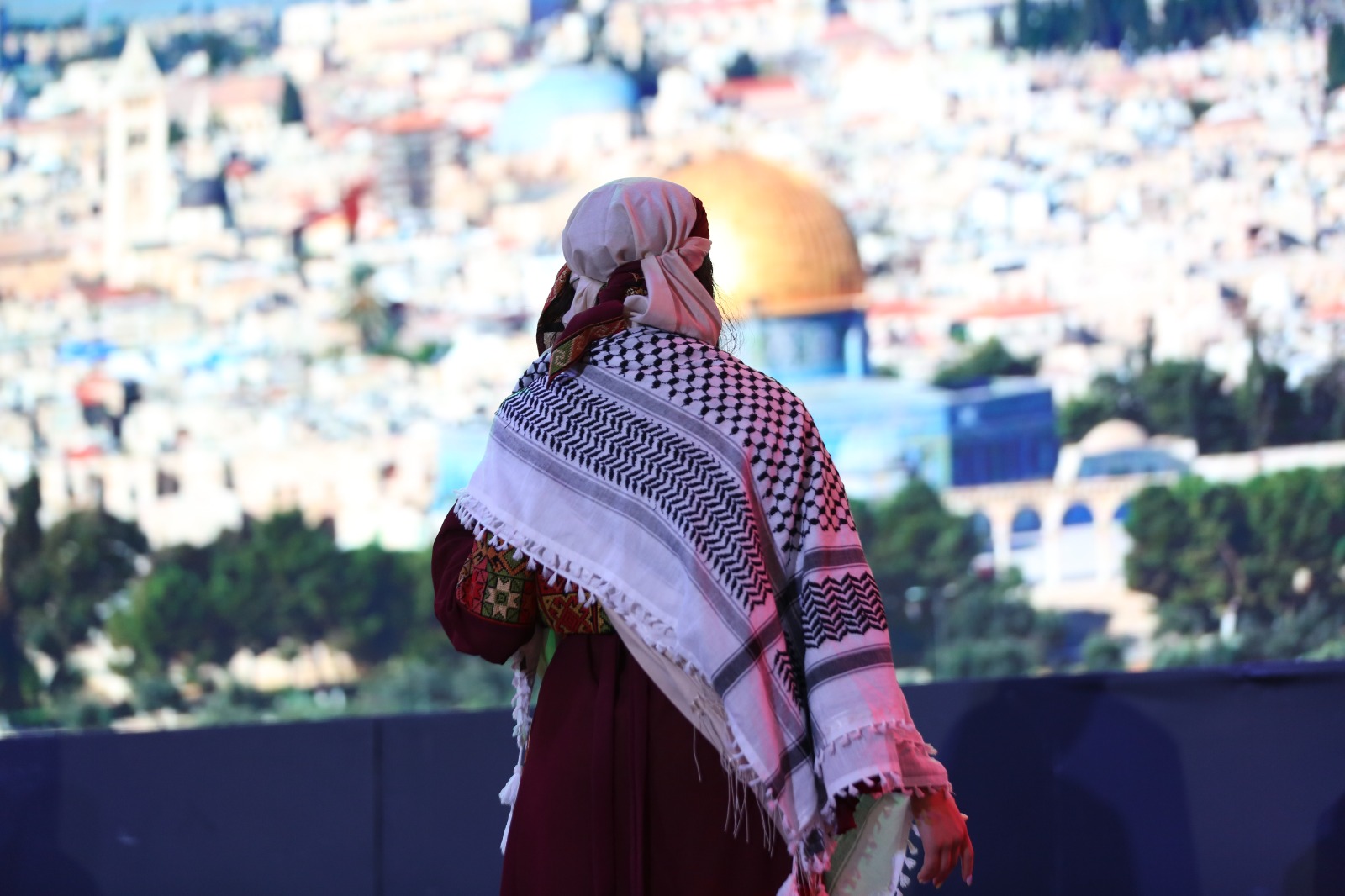 المستقل الاخباري فرقة "أوف ستيج" الاستعراضية تسطر ليلة تراثية فلسطينية في أمسية جرشية