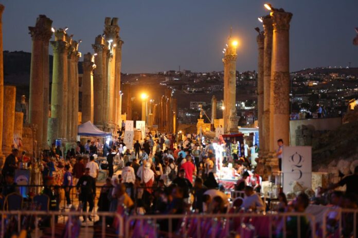 المستقل الاخباري مسرح المصلبة وشارع الاعمدة: عروض شعبية وفعاليات منوعة