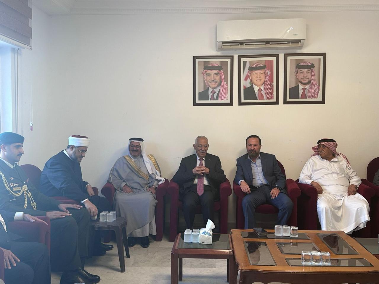 العيسوي يعزي الكلالدة وآل خير والربيحات وآل حسن