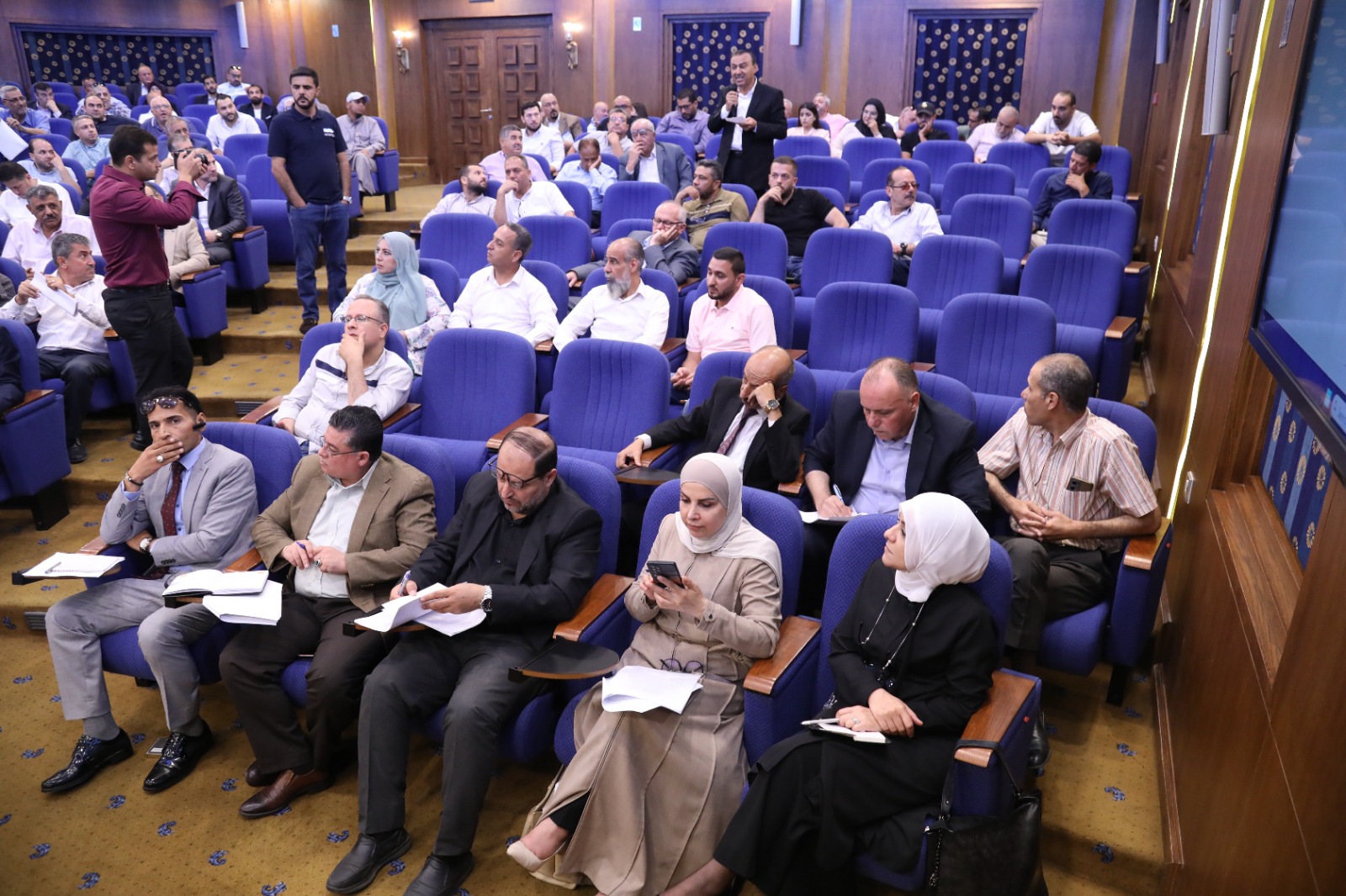 العموش يناقش معدل تنظيم المكاتب العقارية مع أصحاب المكاتب والمقدرين والمساحين