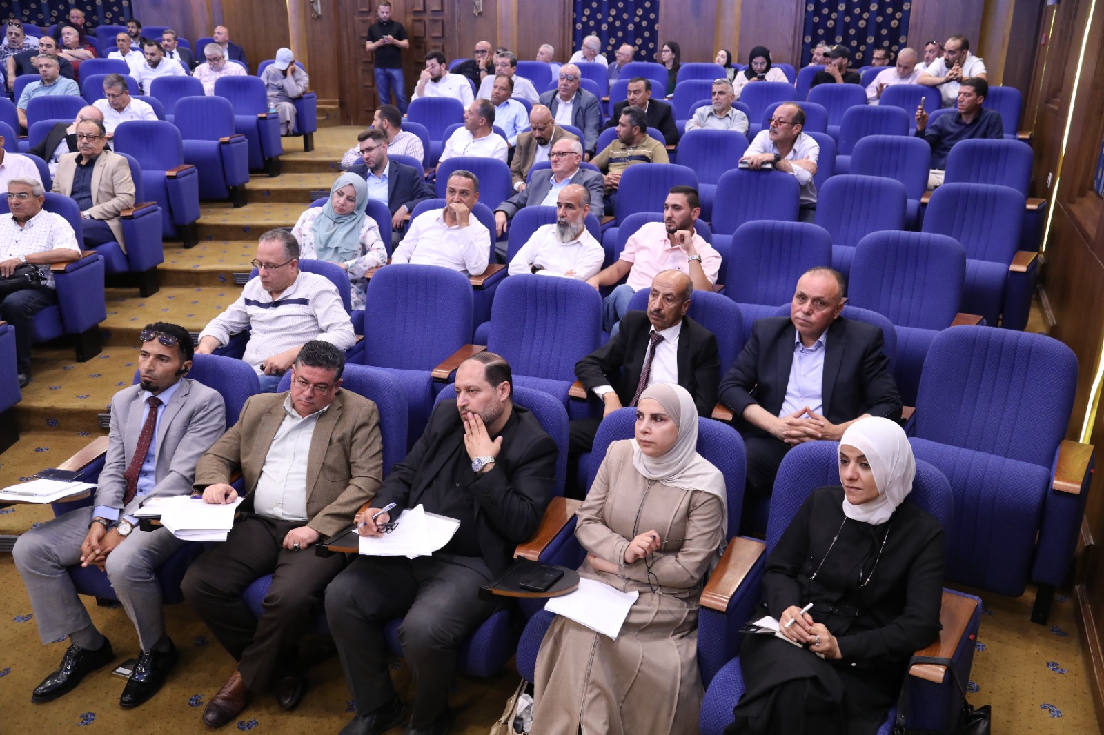العموش يناقش معدل تنظيم المكاتب العقارية مع أصحاب المكاتب والمقدرين والمساحين