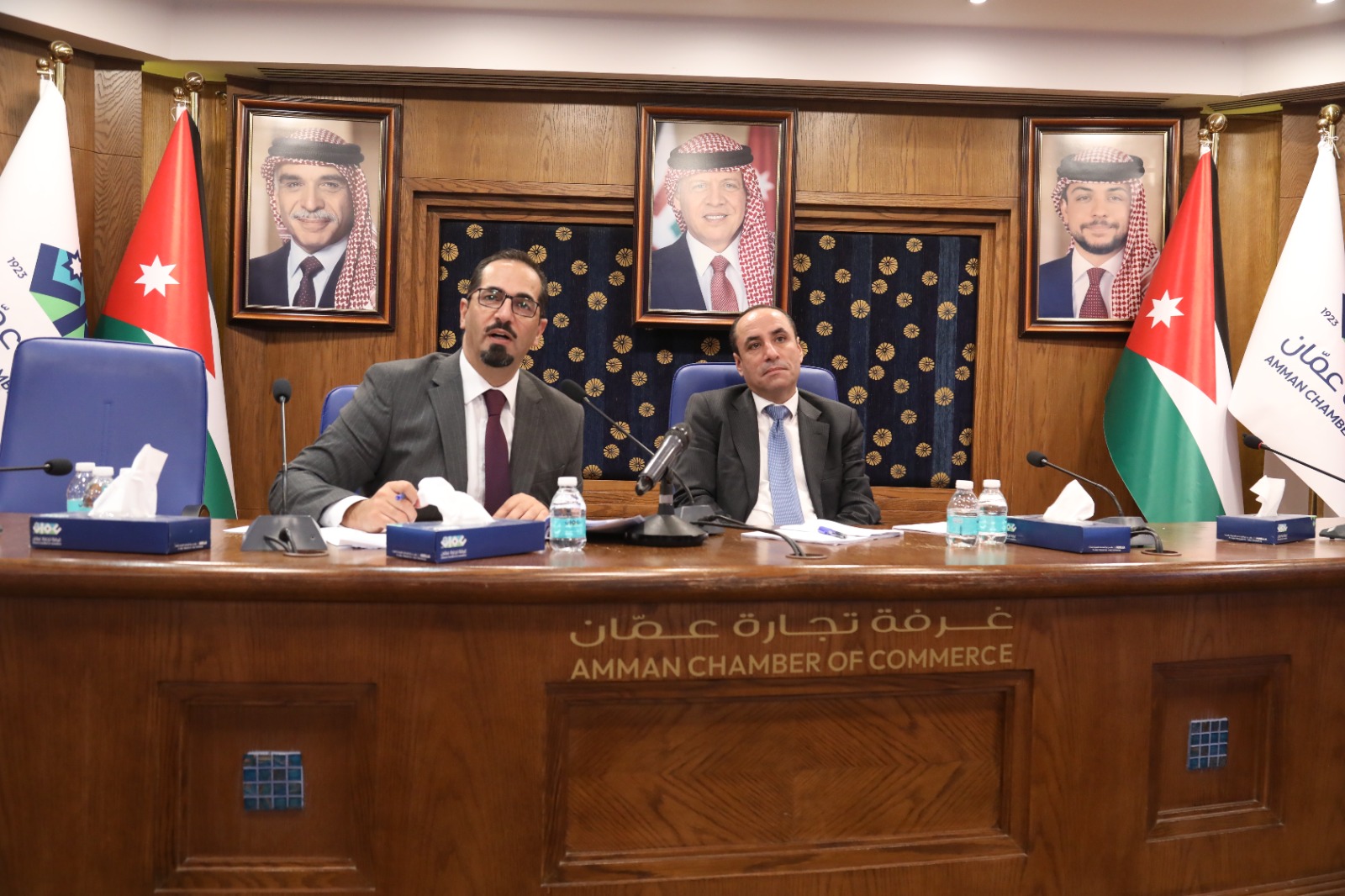 العموش يناقش معدل تنظيم المكاتب العقارية مع أصحاب المكاتب والمقدرين والمساحين