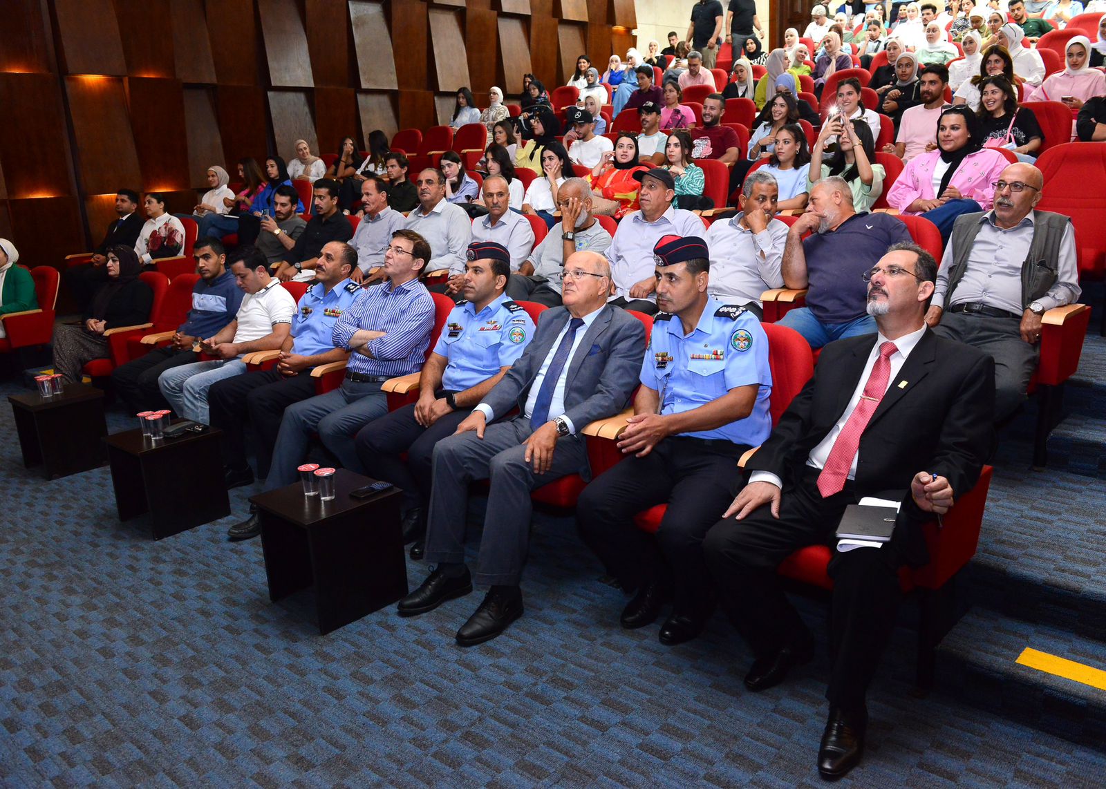 المستقل الاخباري مديرية الإعلام في الأمن العام تعقد ندوة توعوية في جامعة البترا - صور