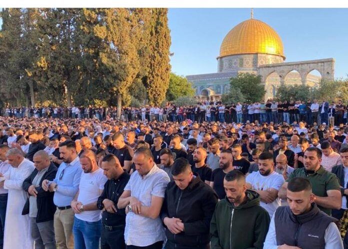 المستقل الاخباري قوات الاحتلال تعرقل .. 40 ألف يؤدون صلاة الجمعة في المسجد الأقصى المستقل الاخباري قوات الاحتلال تعرقل .. 40 ألف يؤدون صلاة الجمعة في المسجد الأقصى