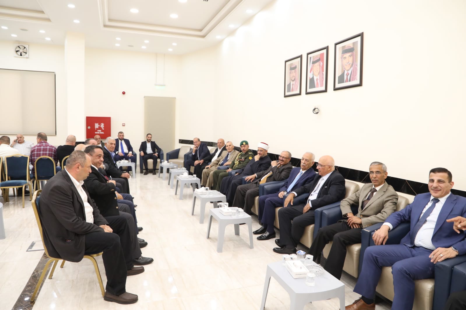 مندوبا عن الملك وولي العهد .. العيسوي يعزي عشيرتي الداوود والعواملة