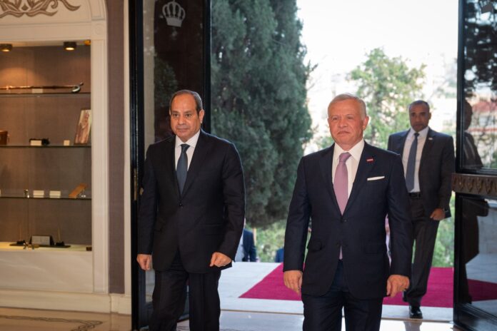 المستقل الاخباري الملك والسيسي يحذران من خطورة استمرار الاعتداءات في الضفة