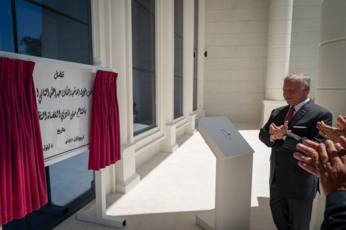 المستقل الاخباري الملك يفتتح المؤتمر القضائي الأردني الثالث ونادي القضاة النظاميين