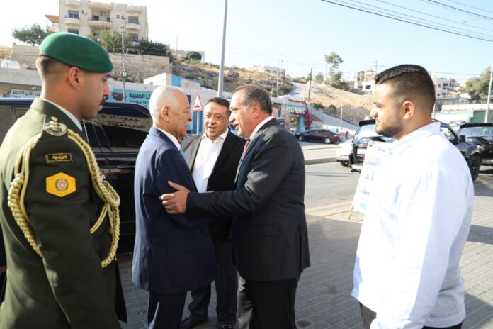 مندوبا عن الملك وولي العهد .. العيسوي يعزي عشيرتي الداوود والعواملة