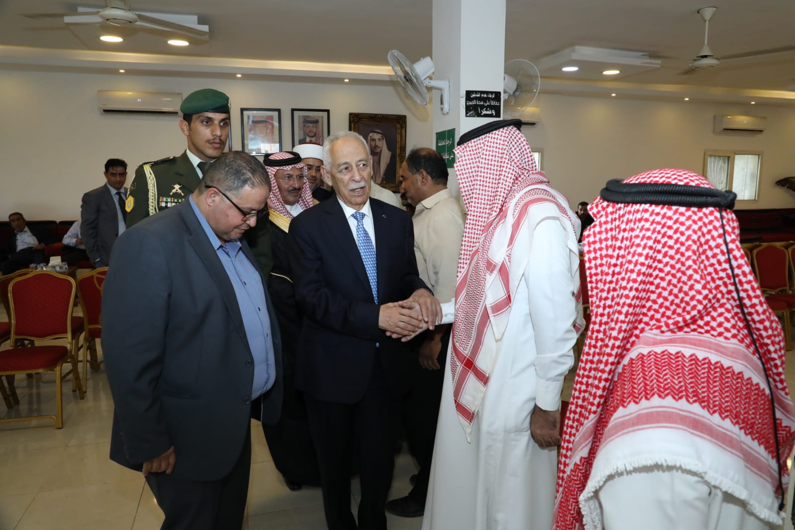 المستقل الاخباري مندوبا عن الملك وولي العهد .. العيسوي يعزي عشيرة الحنيطي وآل السمكري